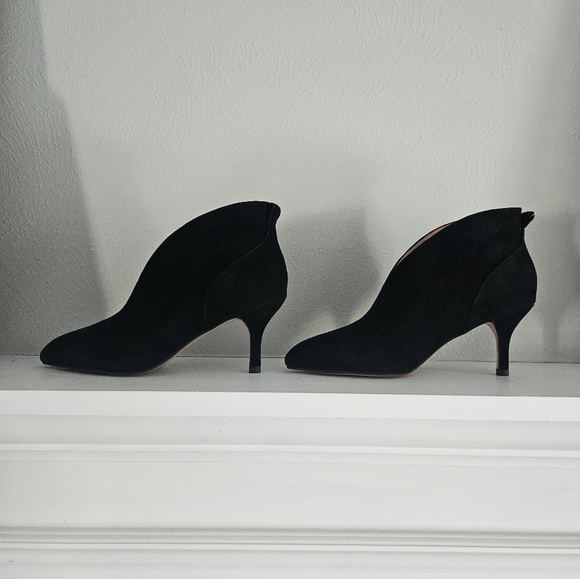 NWOT Shoe The Bear Valentine Suede Bootie Heel - Picture 1 of 13